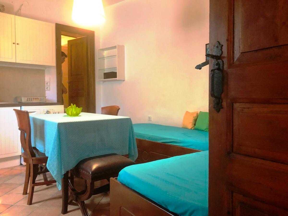 Machi'S House Aparthotel Plaka  Bagian luar foto
